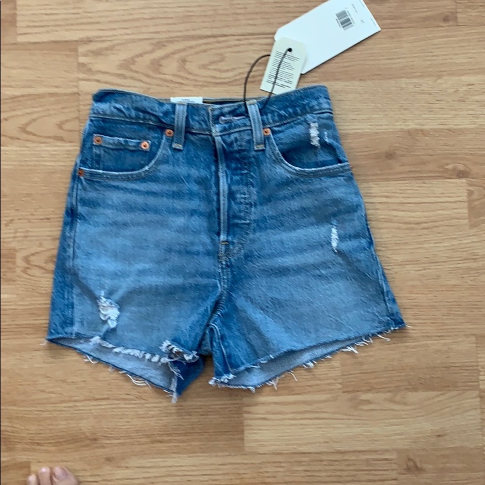 Levi’s rib cage high rise shorts